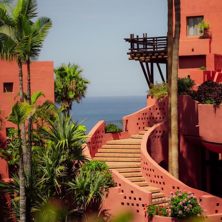 Family terraces and cafés for calm evenings in Toronto